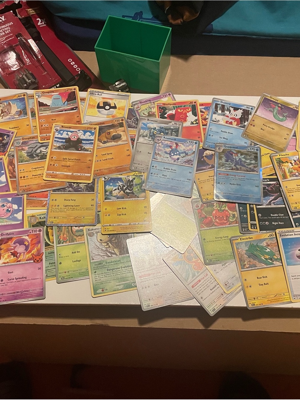 Pokémon Trading Card Game Mixed Card Lot - Assorted Colors